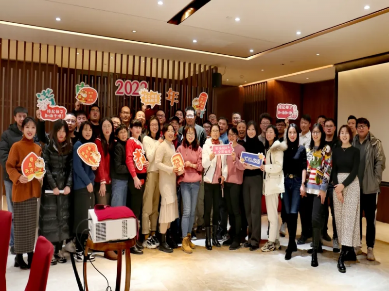 Joining Hands Together，Creating the Future Together